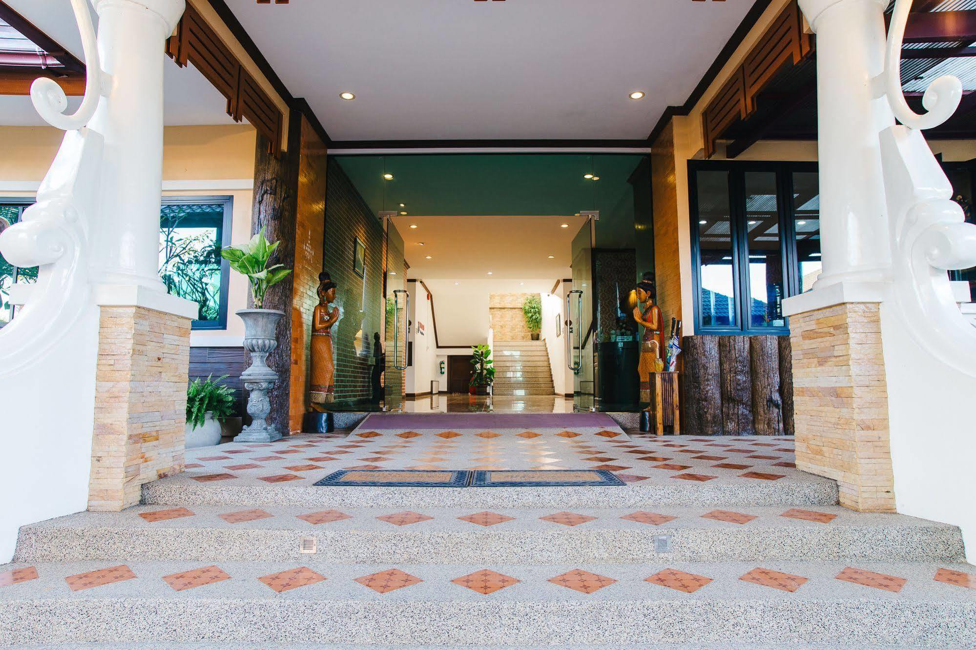 Capital O 727 Be One Resort Chiang Rai Exteriör bild